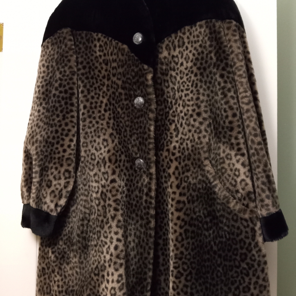 Creation de Paris vintage Leopard print Fur coat, made in France, size 36 (S-M)